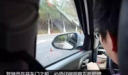 路过吃瓜车门没关,吃瓜群众路过，意外发现惊人一幕