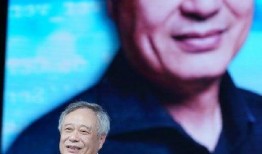 李牧陪同大家吃瓜,李牧同众共赏瓜果盛宴