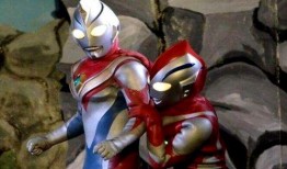 奥特曼感人吃瓜视频,温情与幽默交织的宇宙守护者