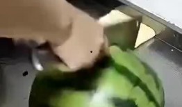 坏肚子吃瓜好吗,吃瓜能缓解吗？揭秘腹泻时吃瓜的利与弊