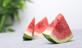 梦到自己吃蜜瓜,揭秘梦到吃蜜瓜的深层寓意