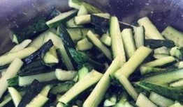 农村365吃瓜,瓜果飘香，共享田园生活