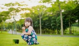 夏季吃瓜亲子写真,甜蜜吃瓜时光