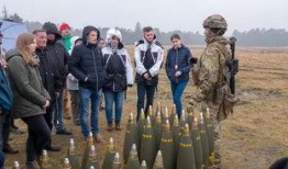 吃瓜群众围观训练,揭秘网络围观现象背后的心理与社会效应