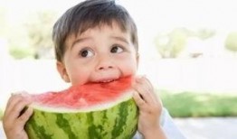 婚礼吃瓜视频儿童,萌态十足引网友热议