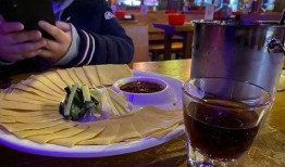 吃瓜海伦斯酒吧do,品味独特，畅享欢乐时光