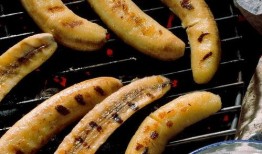 烧烤城吃瓜,烧烤城里的夏日吃瓜盛宴