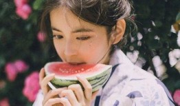 头像女头吃瓜,揭秘网络红人吃瓜背后的故事