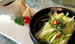 小姜忙着吃瓜,忙碌吃瓜不停歇