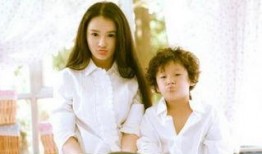 姐弟吃瓜拍照姿势图解