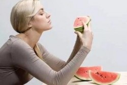 孕妇做梦吃瓜,瓜果飘香，孕育美好期待