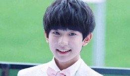 王源吃瓜肥脸,网友直呼可爱到爆