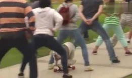 啤酒吃瓜群众大笑,欢乐无限，吃瓜群众大笑成风