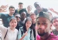 吃瓜群众报道图片